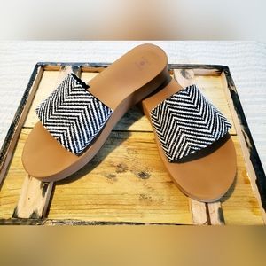 Shade & Shore slip ons size 9